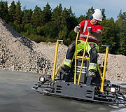 Двухроторная затирочная машина по бетону Atlas Copco BG740 при использовании