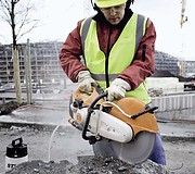 Обработка бетонных блоков при помощи бензореза STIHL серия TS 410